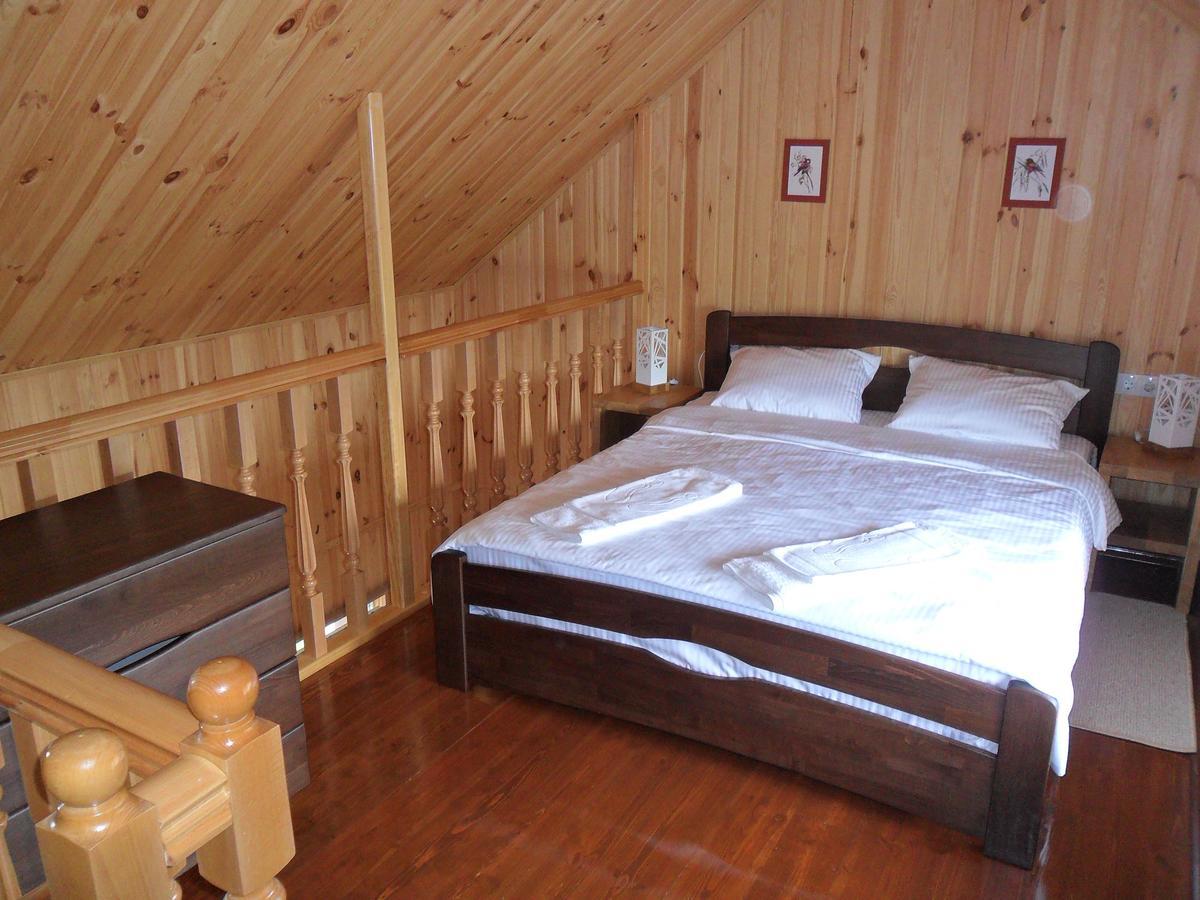 Ostrivky Hotel Свитяз Екстериор снимка