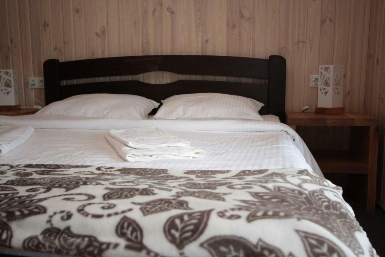 Ostrivky Hotel Свитяз Екстериор снимка