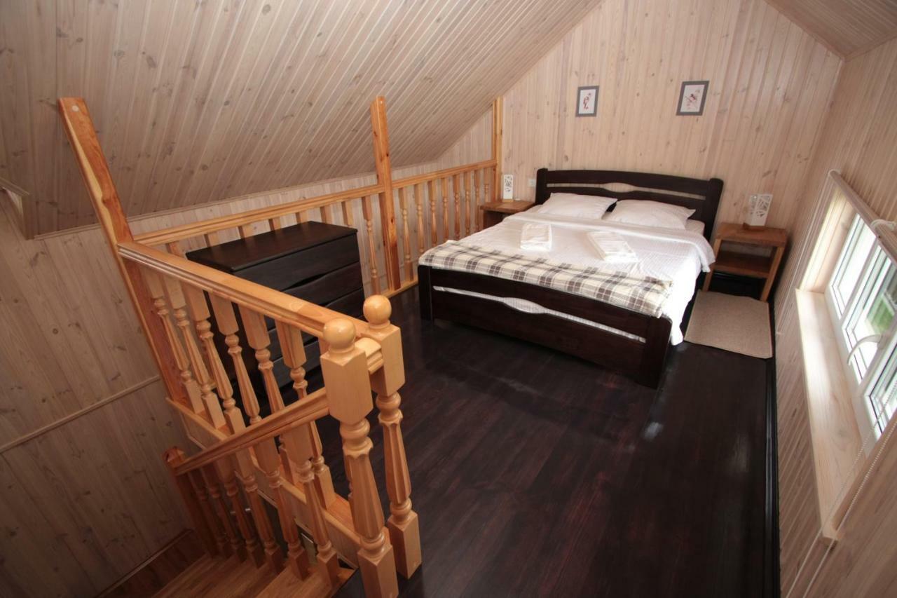 Ostrivky Hotel Свитяз Екстериор снимка